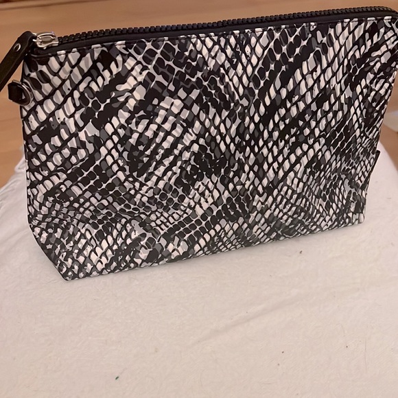 GILI NWOT Large Zipper Pouch - Picture 1 of 7
